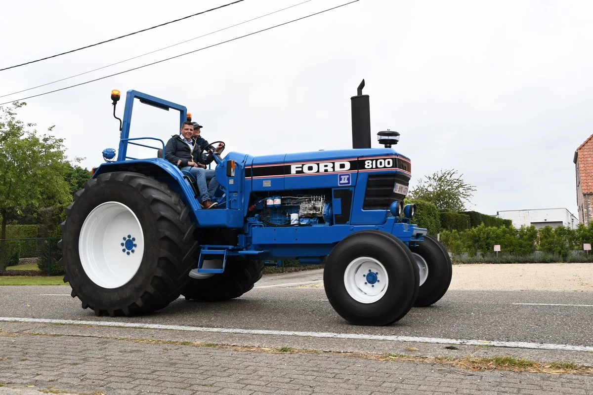 Tractor dedication Brecht: approximately 300 tractors blessed for charity