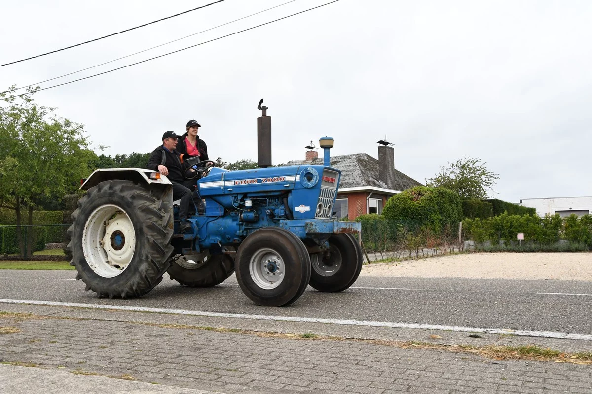 Tractor dedication Brecht: approximately 300 tractors blessed for charity