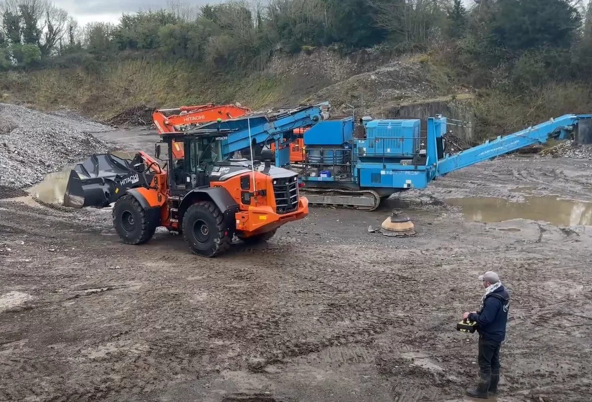 Hitachi wheel loader ZW180-7 with remote radio control