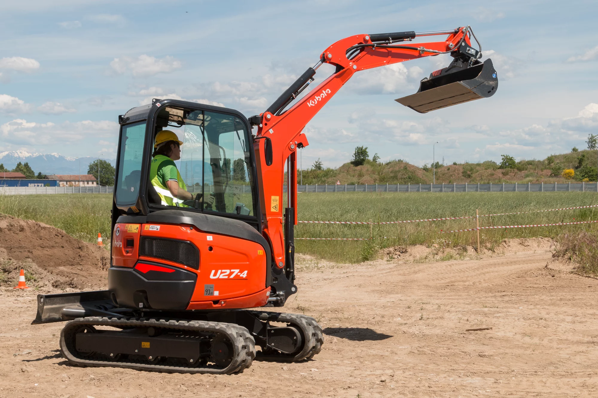 SUMMER SALE: Kubota U27-4 at rock-bottom prices!