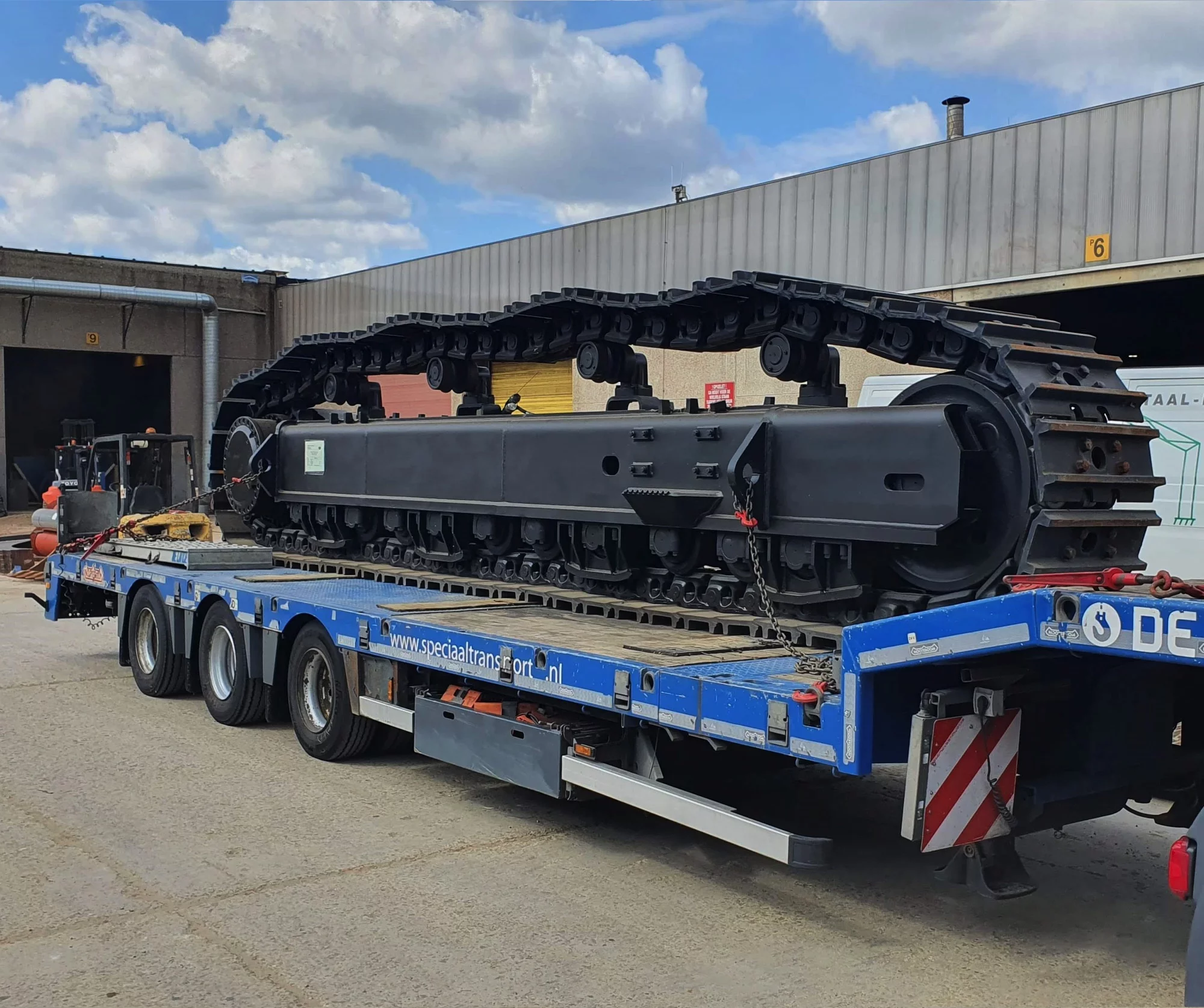 EX1200-6 on its way on 10 trucks to the South of France