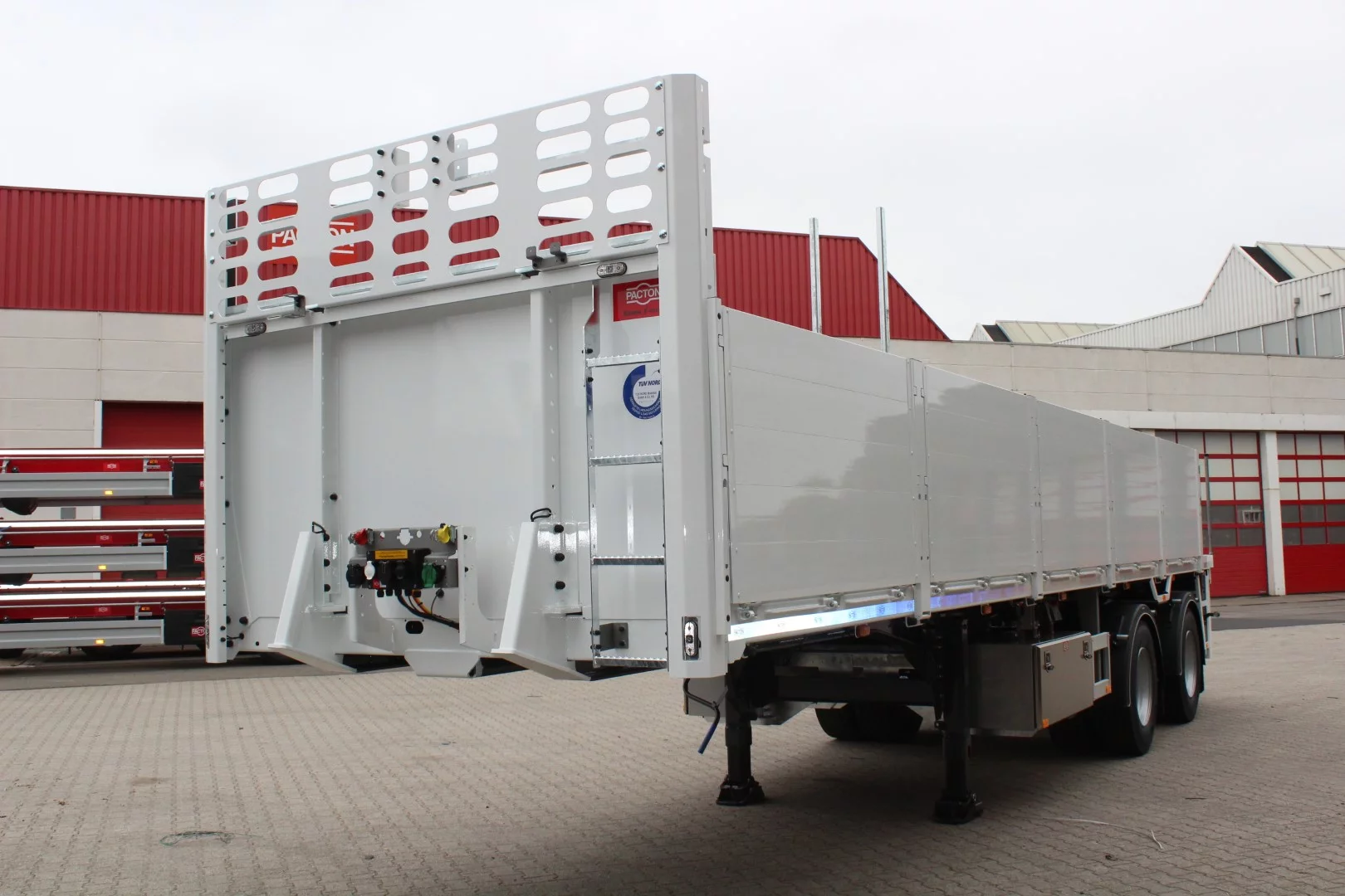 Luyckx and Pacton join forces for package deals