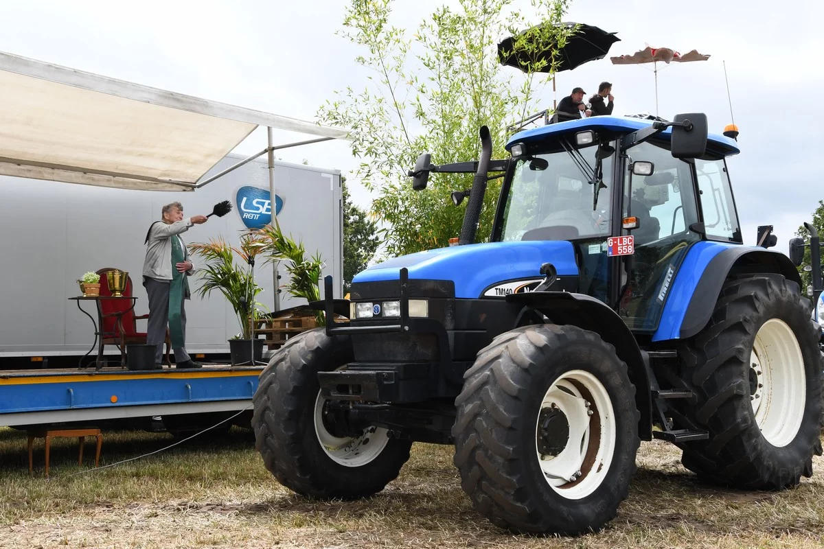 Tractor dedication Brecht: approximately 300 tractors blessed for charity