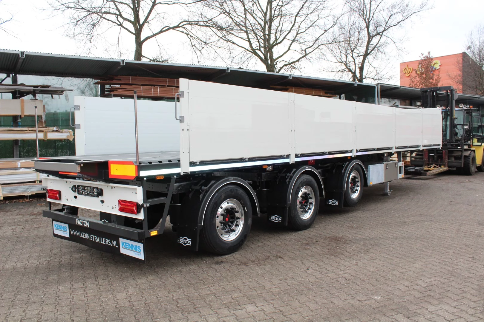 Luyckx and Pacton join forces for package deals