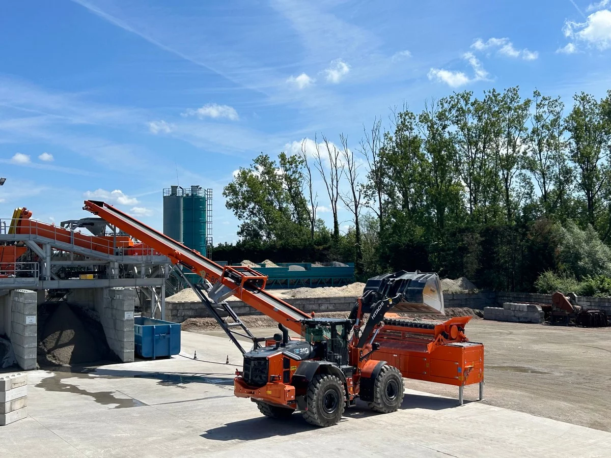 Geeroms Wegenbouw presents new washing plant for production of high-quality recycled aggregates