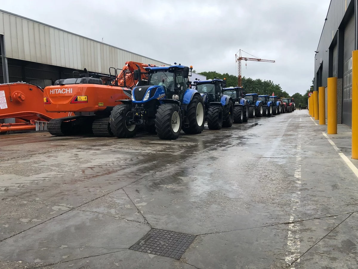 Tractor dedication Brecht: approximately 300 tractors blessed for charity