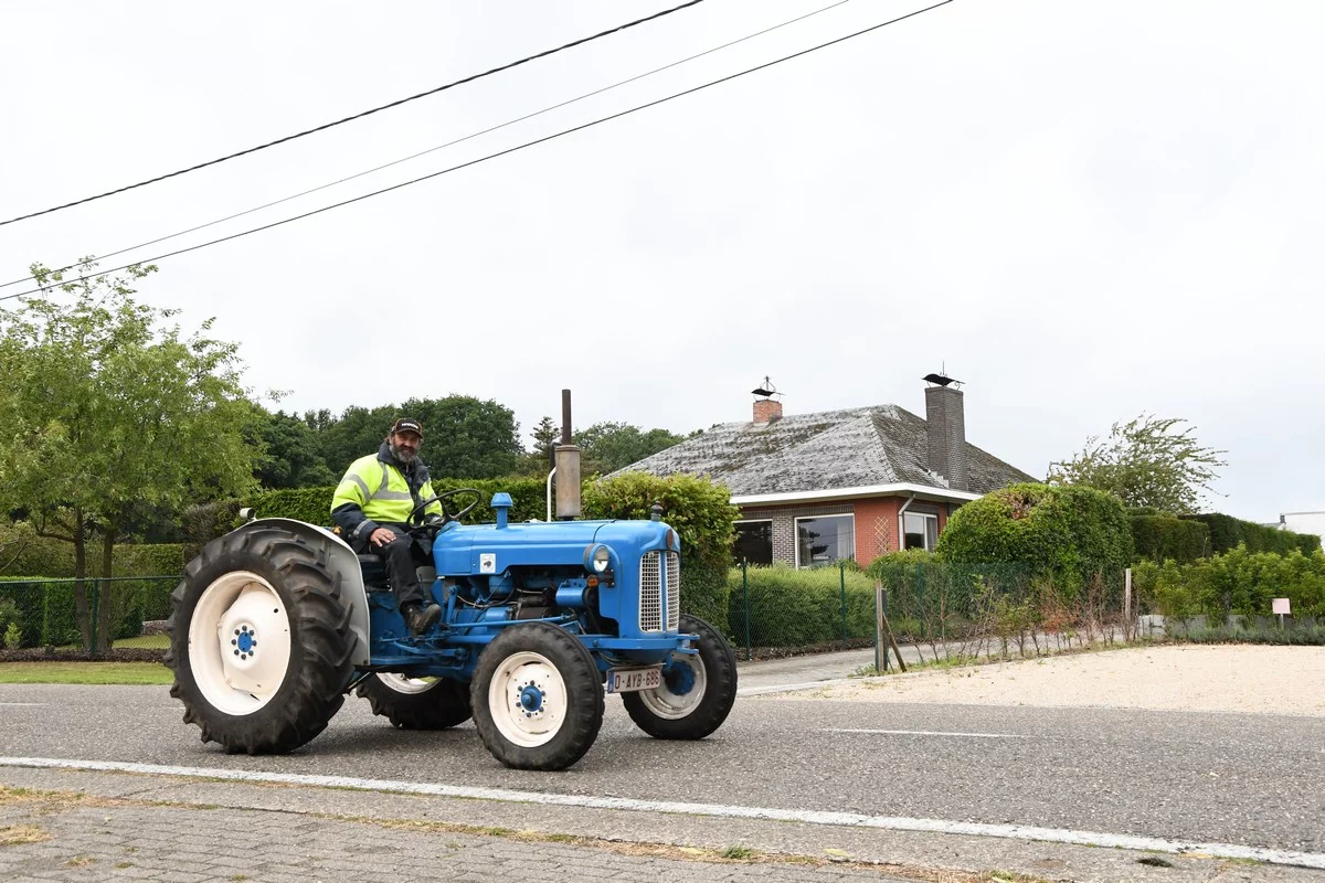 Tractor dedication Brecht: approximately 300 tractors blessed for charity