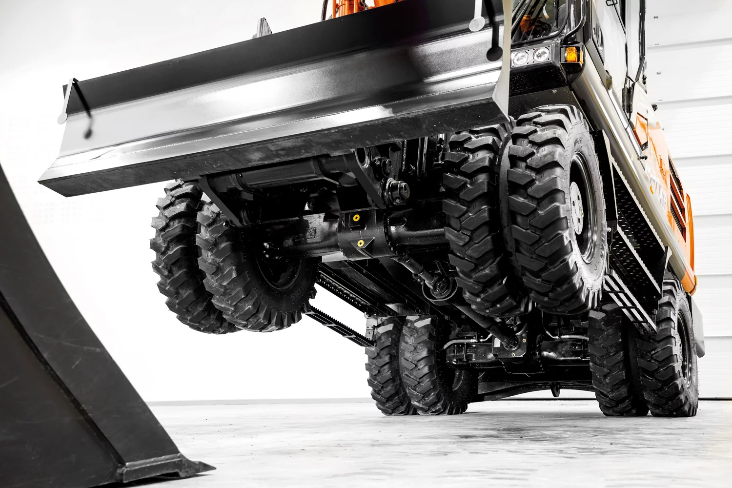 Hitachi launches largest model in Zaxis-7 series: ZX220W-7