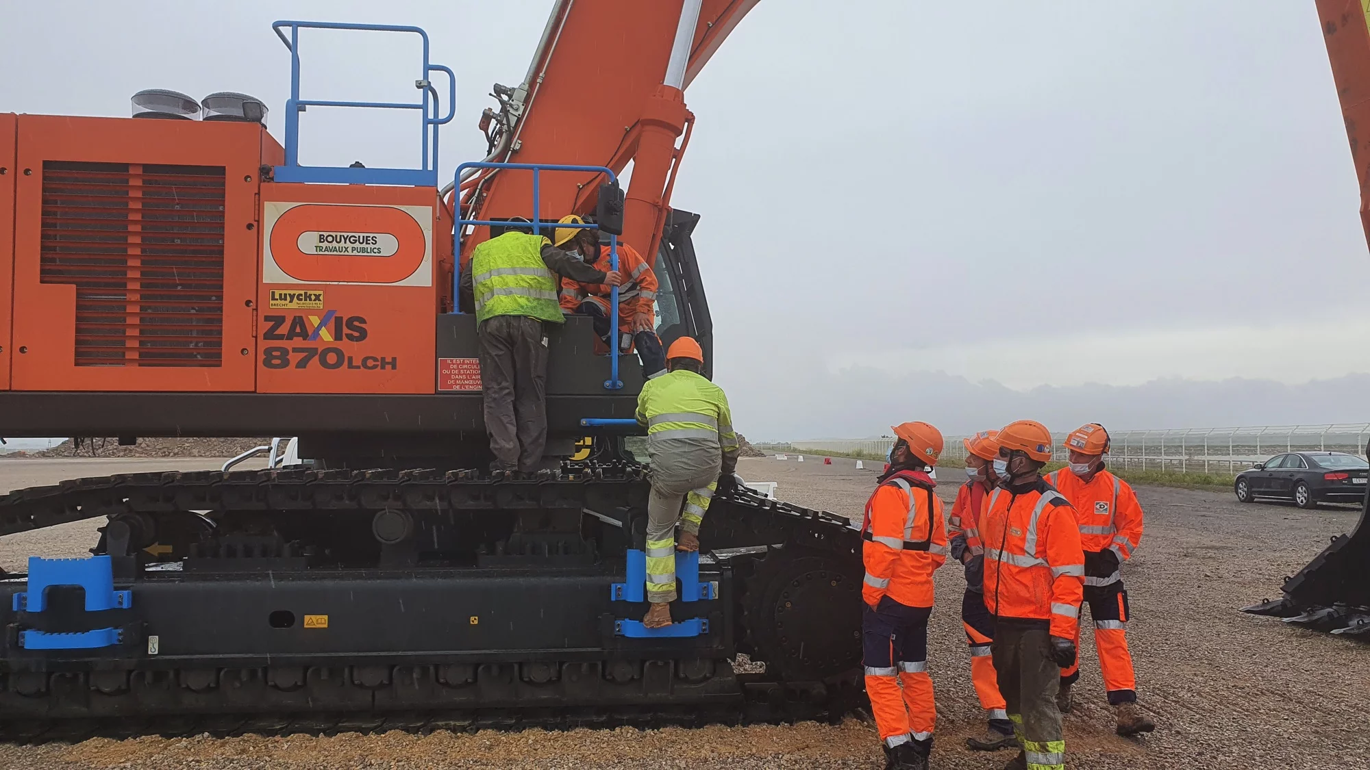 Mounting of ZX870 for Bouygues