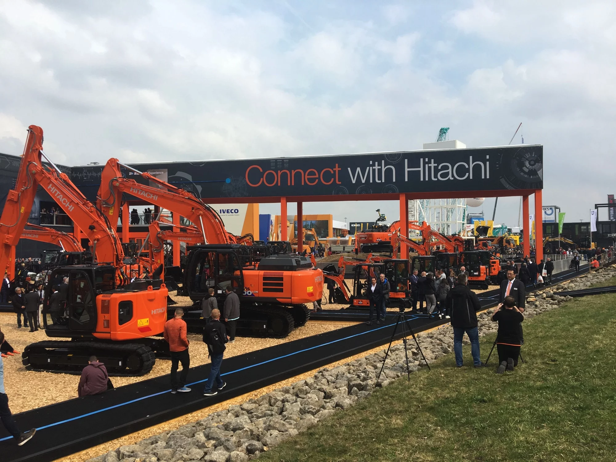 HITACHI making new connections
