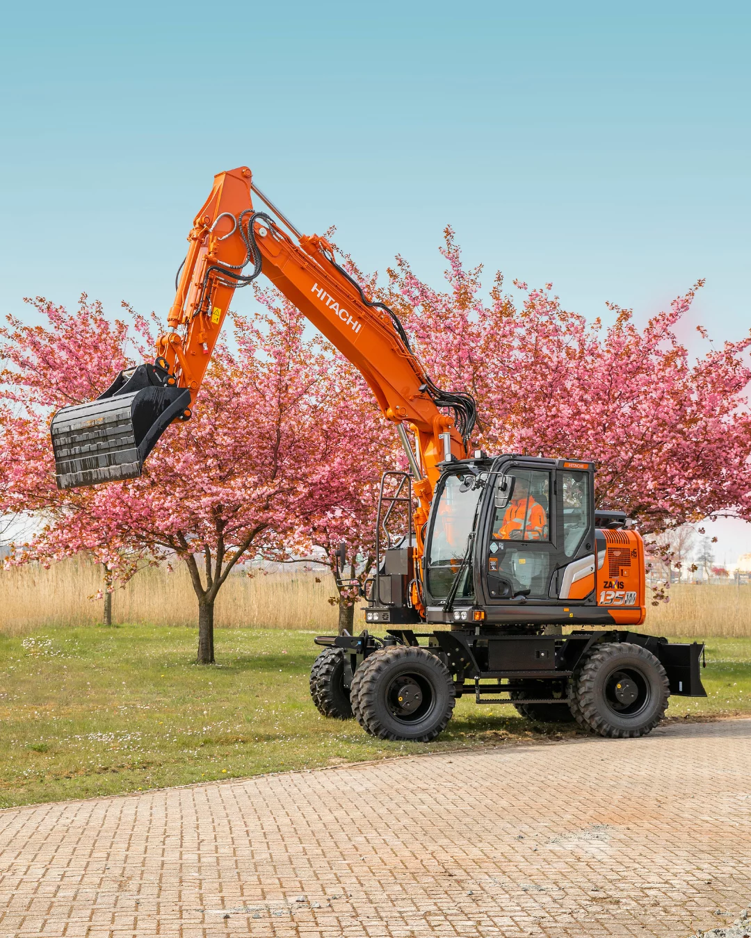 Profit now: special offers on Kubota and Hitachi machines