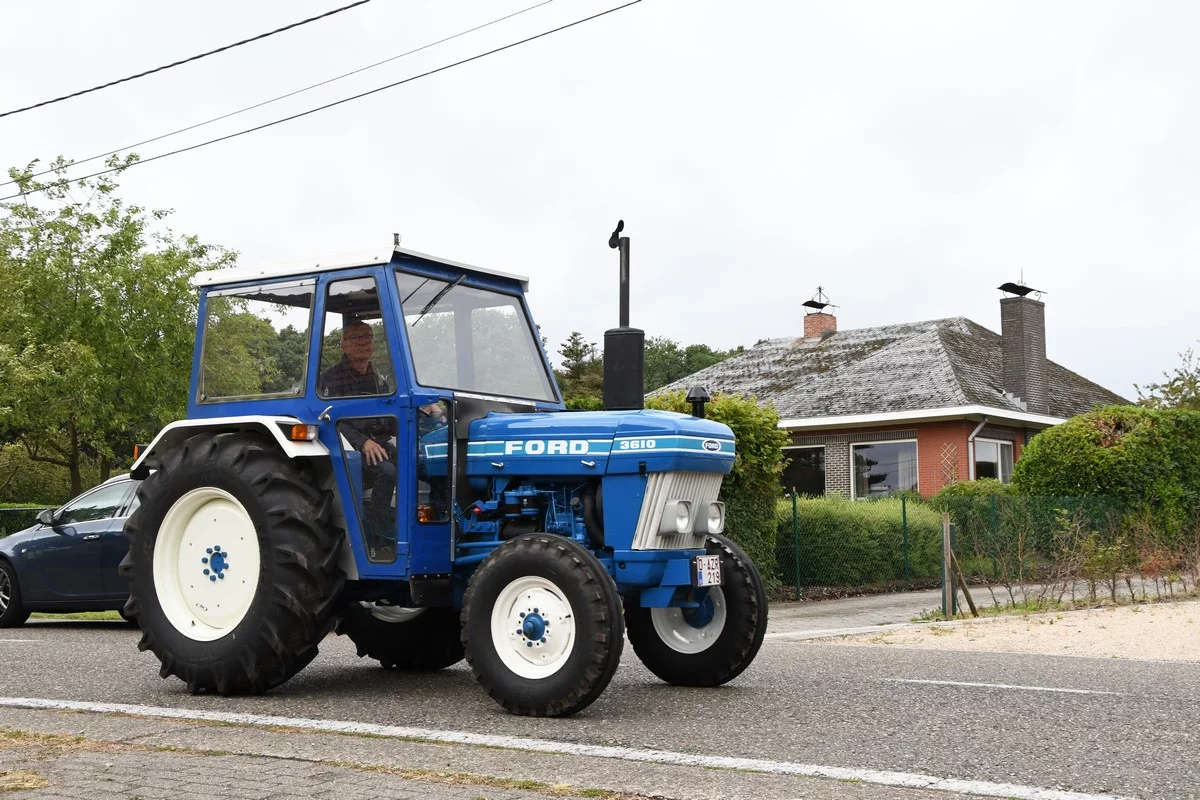 Tractor dedication Brecht: approximately 300 tractors blessed for charity