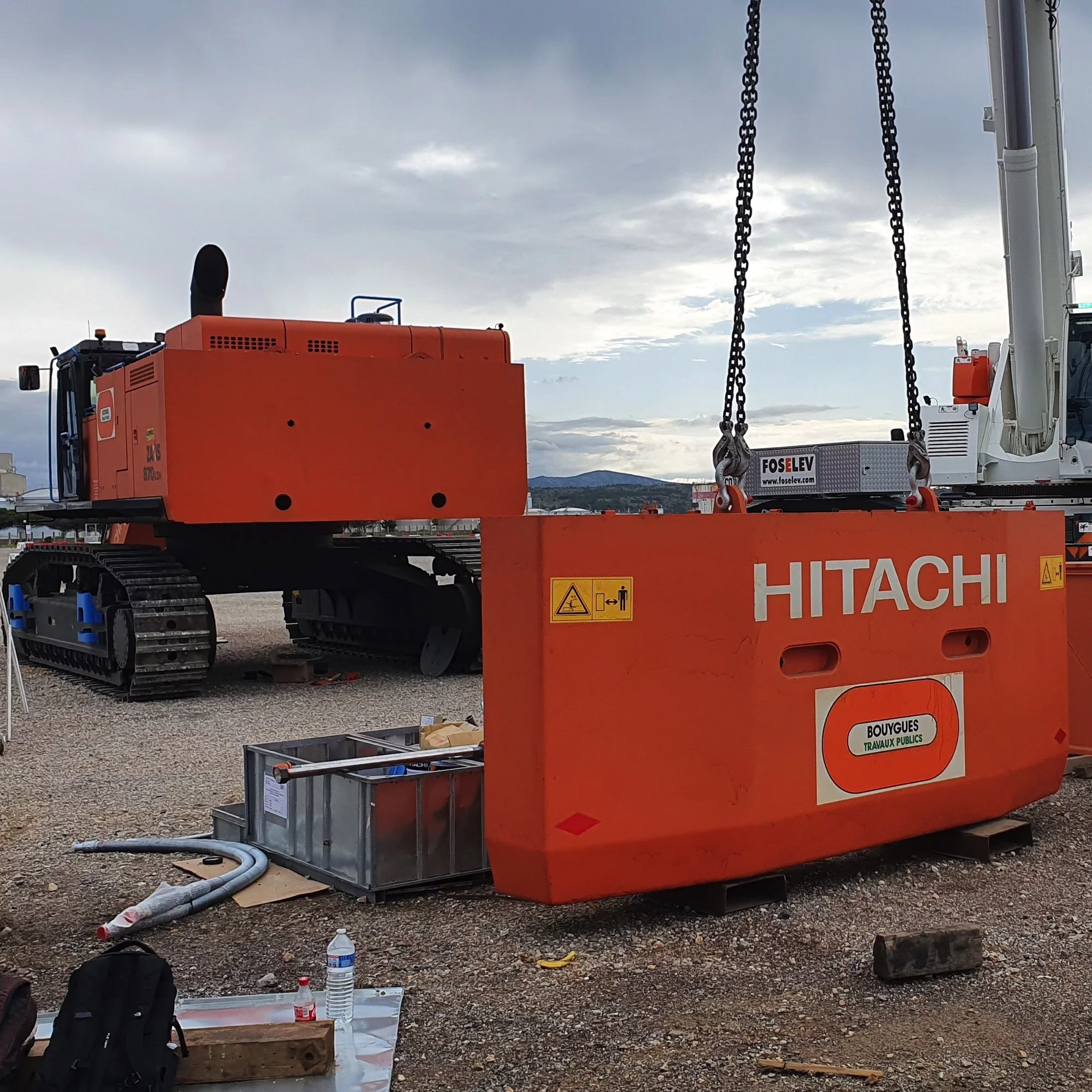 Mounting of ZX870 for Bouygues