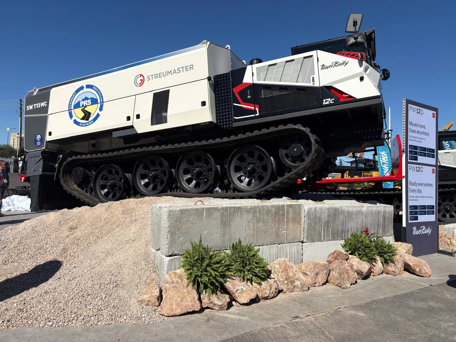 PowerBully 12C with Streumaster SW T13 MC shines at CONEXPO in Las Vegas