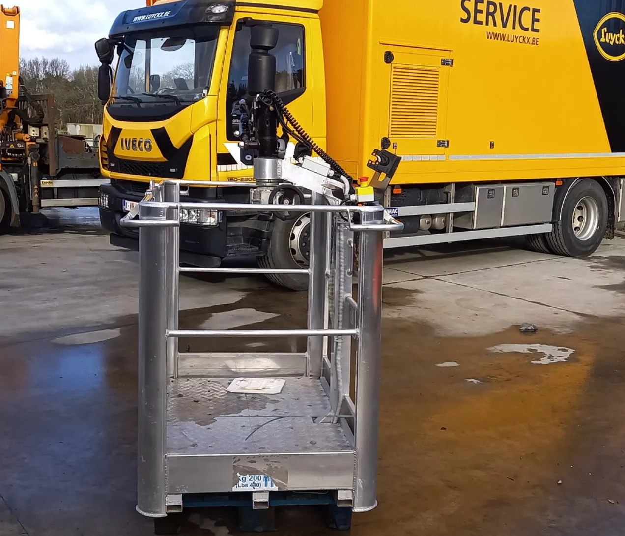 Image ICM Man basket for truck mounted crane