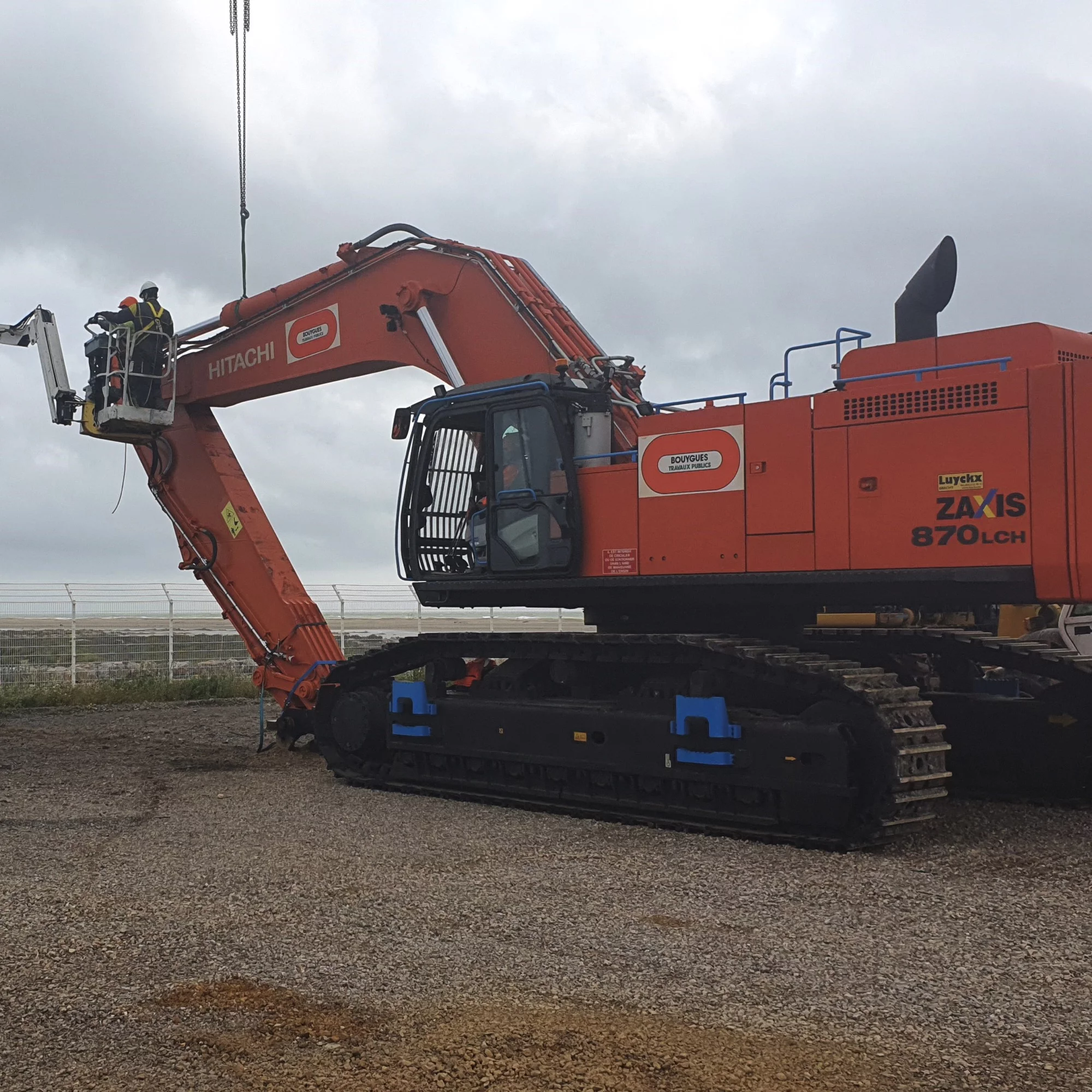 Montage de la ZX870 pour Bouygues