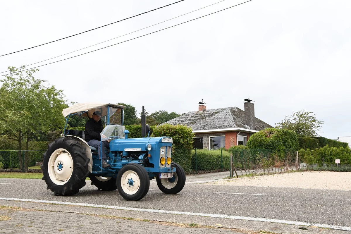 DÉVOILEMENT D'UN TRACTEUR BRECHT: quelque 300 tracteurs bénis au profit d'une œuvre caritative