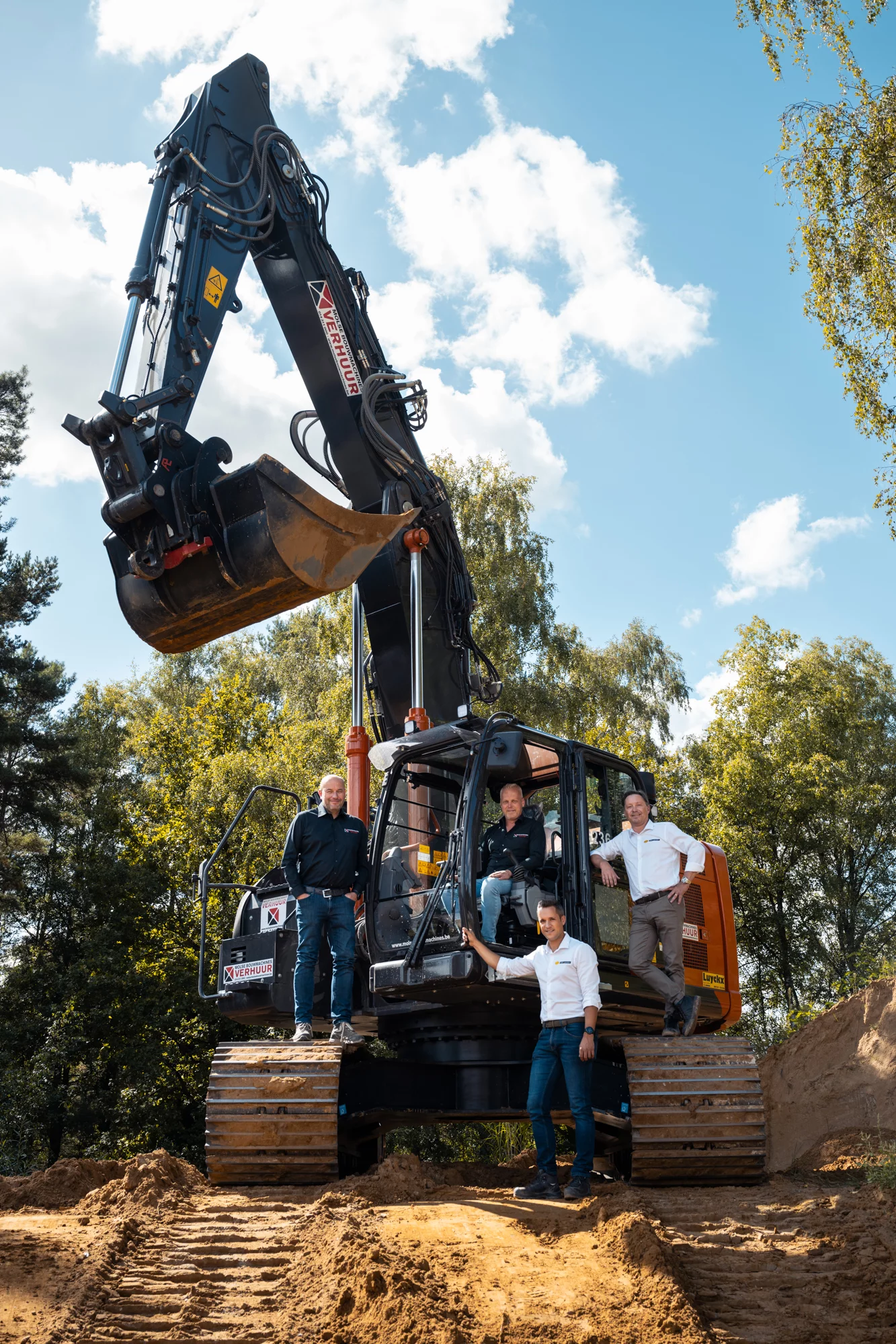 Première Hitachi ZX375US-7-2P livrée à Molse Bouwmachines