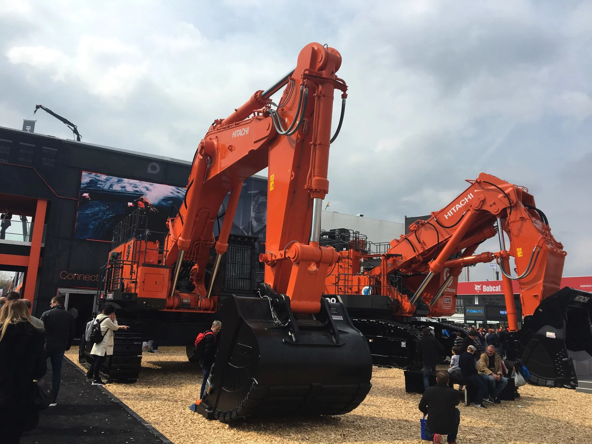 Connect with Hitachi à BAUMA
