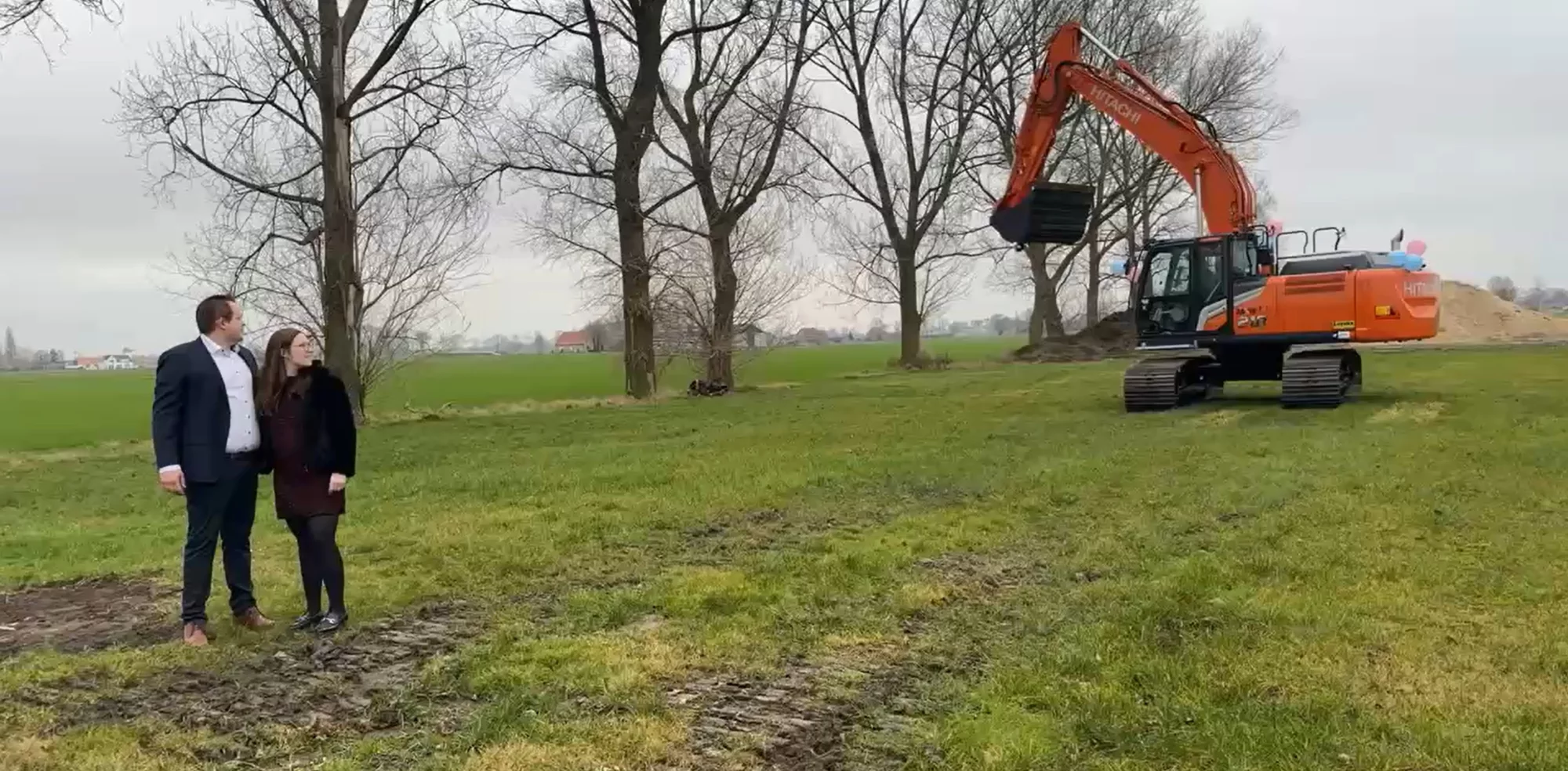Gender reveal Hitachi ZX210-7