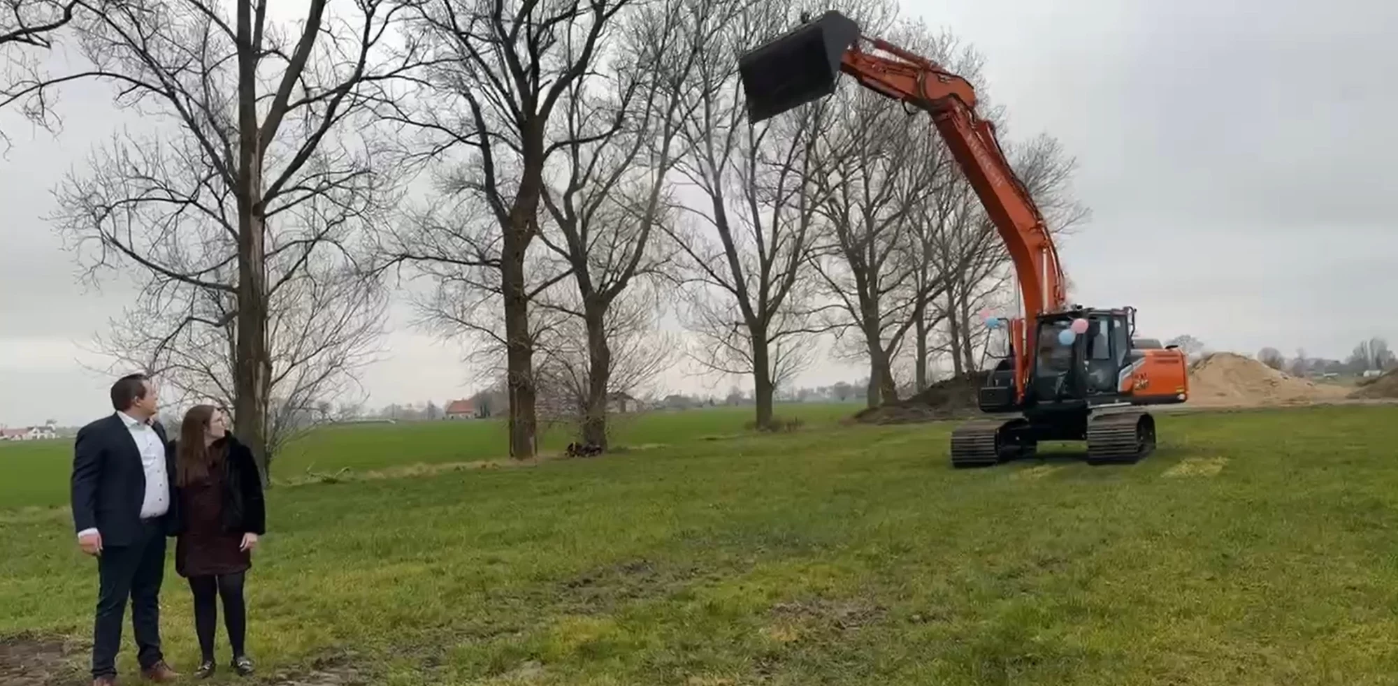 Gender reveal Hitachi ZX210-7