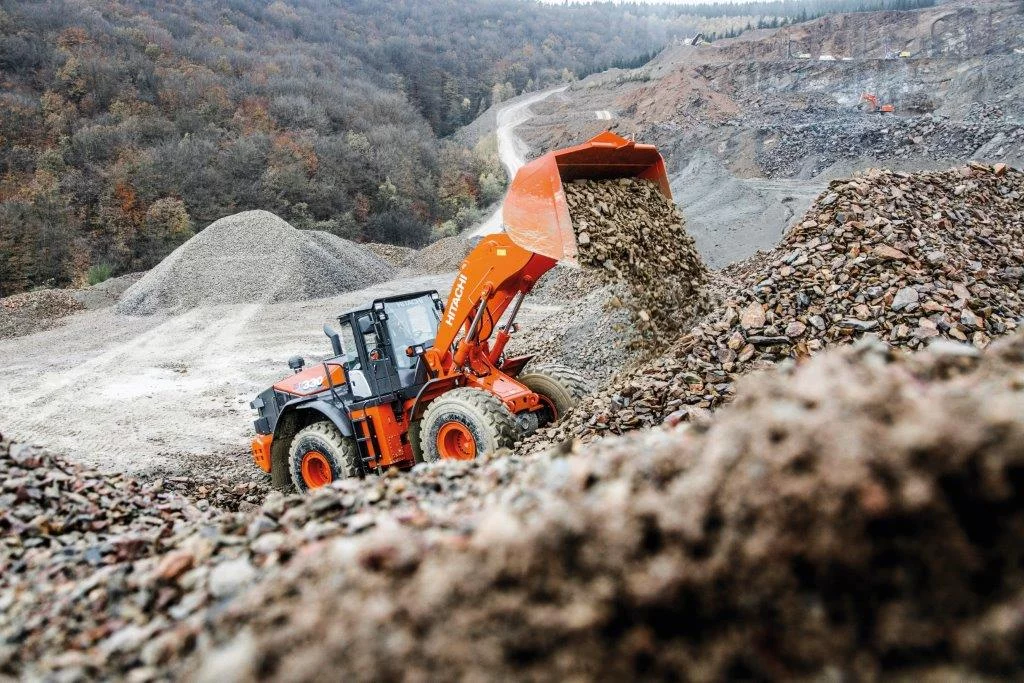 HITACHI vient à bout des pires conditions de travail avec la nouvelle chargeuse sur pneus ZW330-6