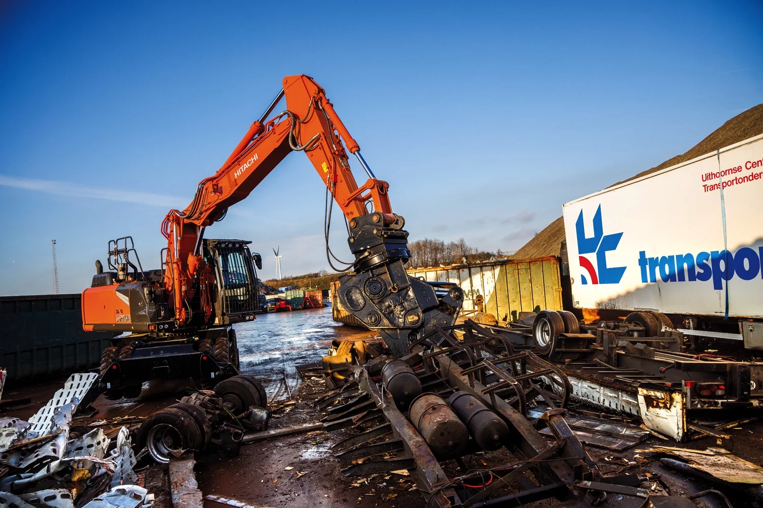 Hitachi dévoile le plus grand modèle de la série Zaxis-7 : ZX220W-7