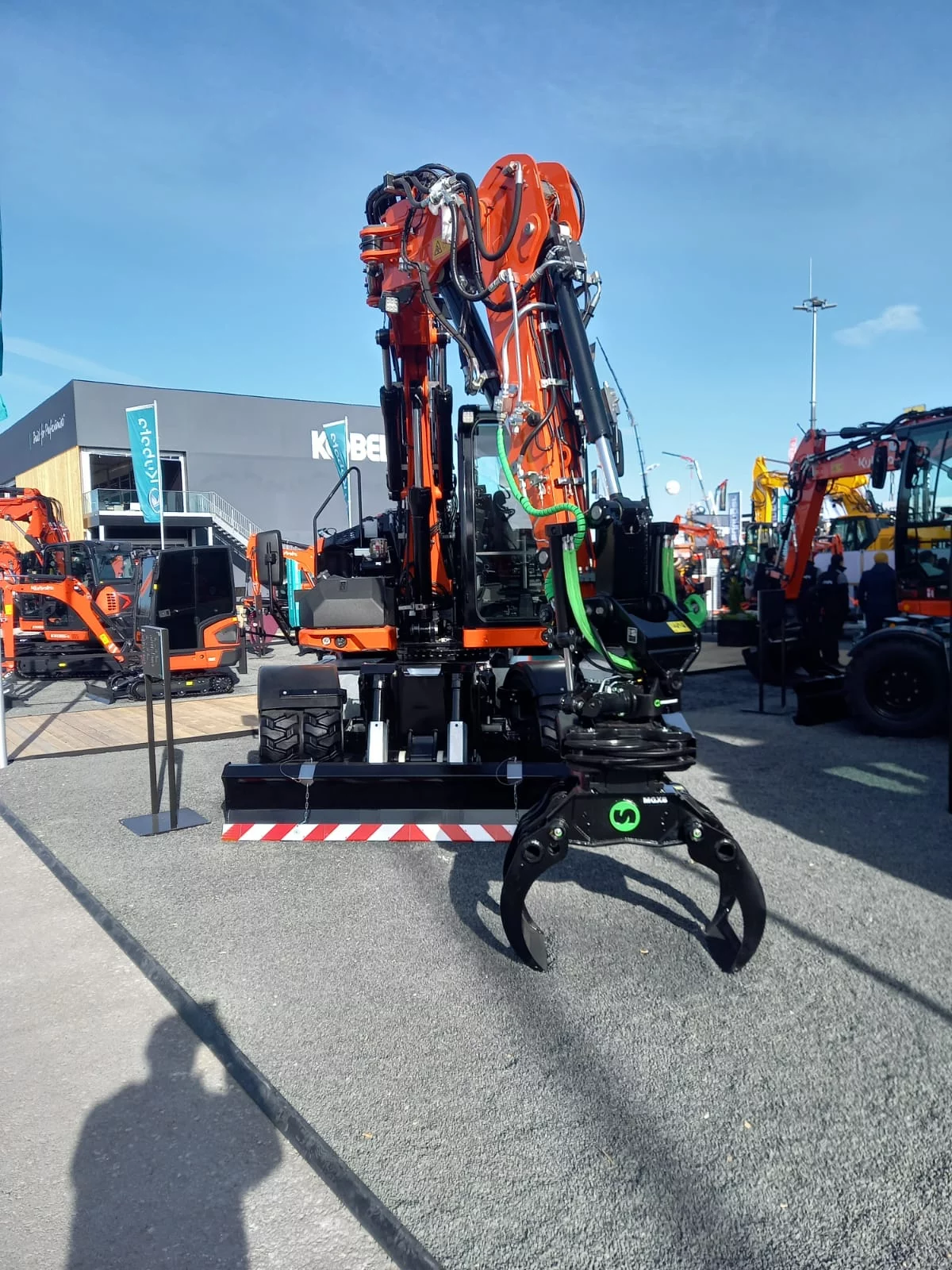 Kubota dévoile de nouvelles pelles sur pneus à bauma 2025