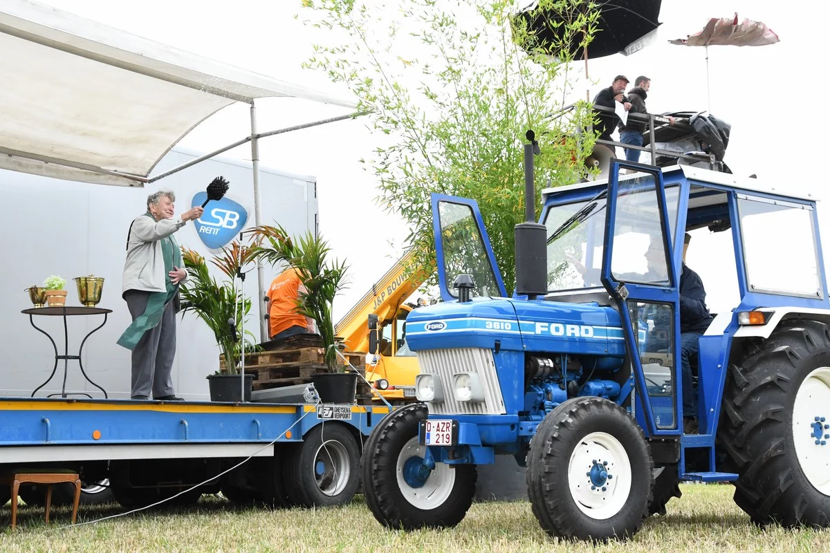 DÉVOILEMENT D'UN TRACTEUR BRECHT: quelque 300 tracteurs bénis au profit d'une œuvre caritative