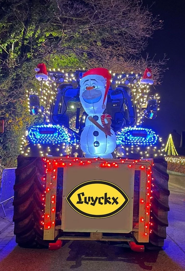 La course de Noël à Geel se pare de bleu grâce aux tracteurs New Holland