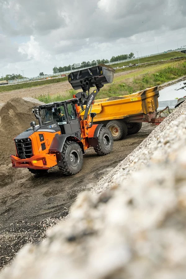 Nieuwe Hitachi wiellader ZW160-7