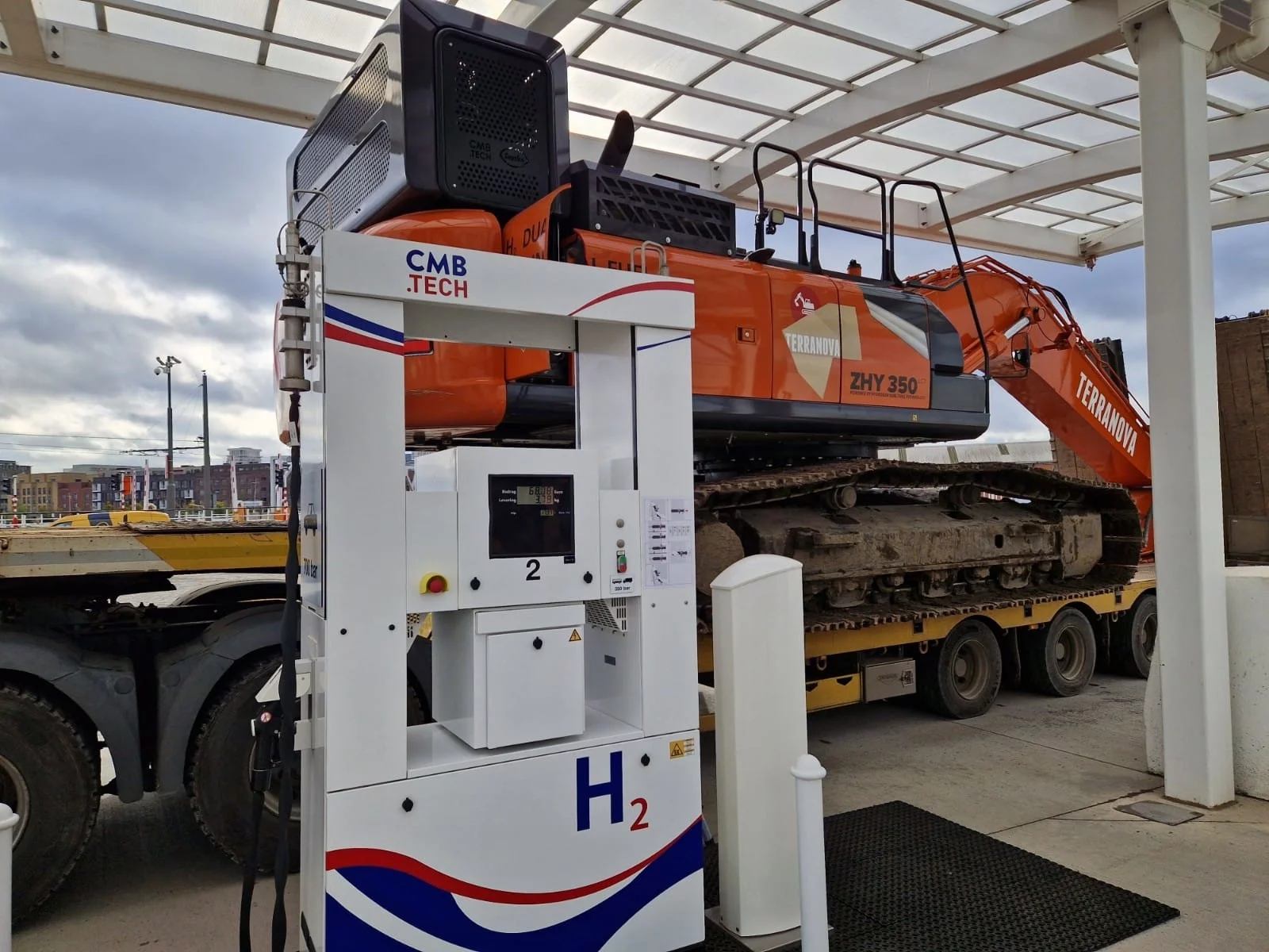 ZHY350LCH-7 dual fuel wordt getankt bij waterstoftankstation