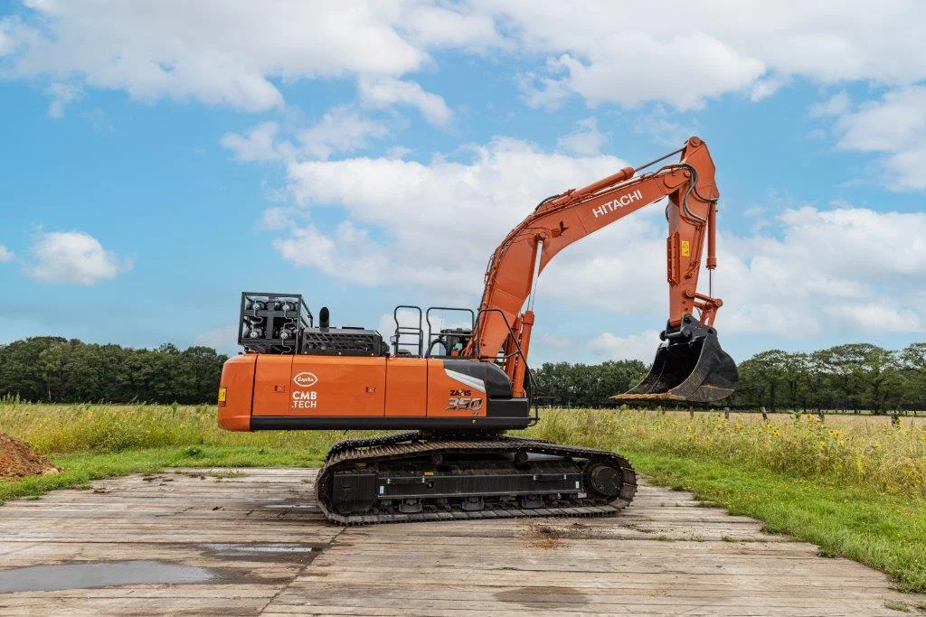 CMB.TECH en Luyckx stellen graafmachine op waterstof voor