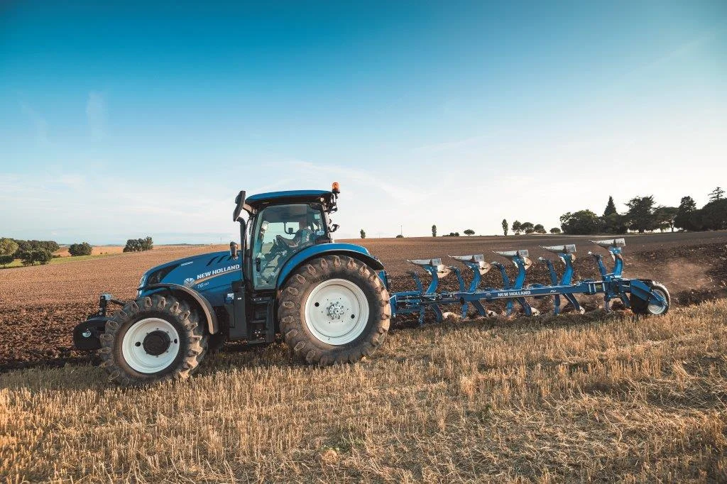 NEW HOLLAND breidt populaire T6-tractorserie uit met nieuwe 6-cilinder T6.180 Auto Command- en T6.180 Dynamic Command-modellen