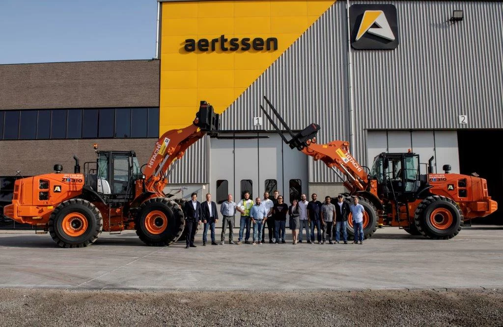 Levering van 6 nieuwe Hitachi wielladers ZW310 voor Aertssen Machinery Services