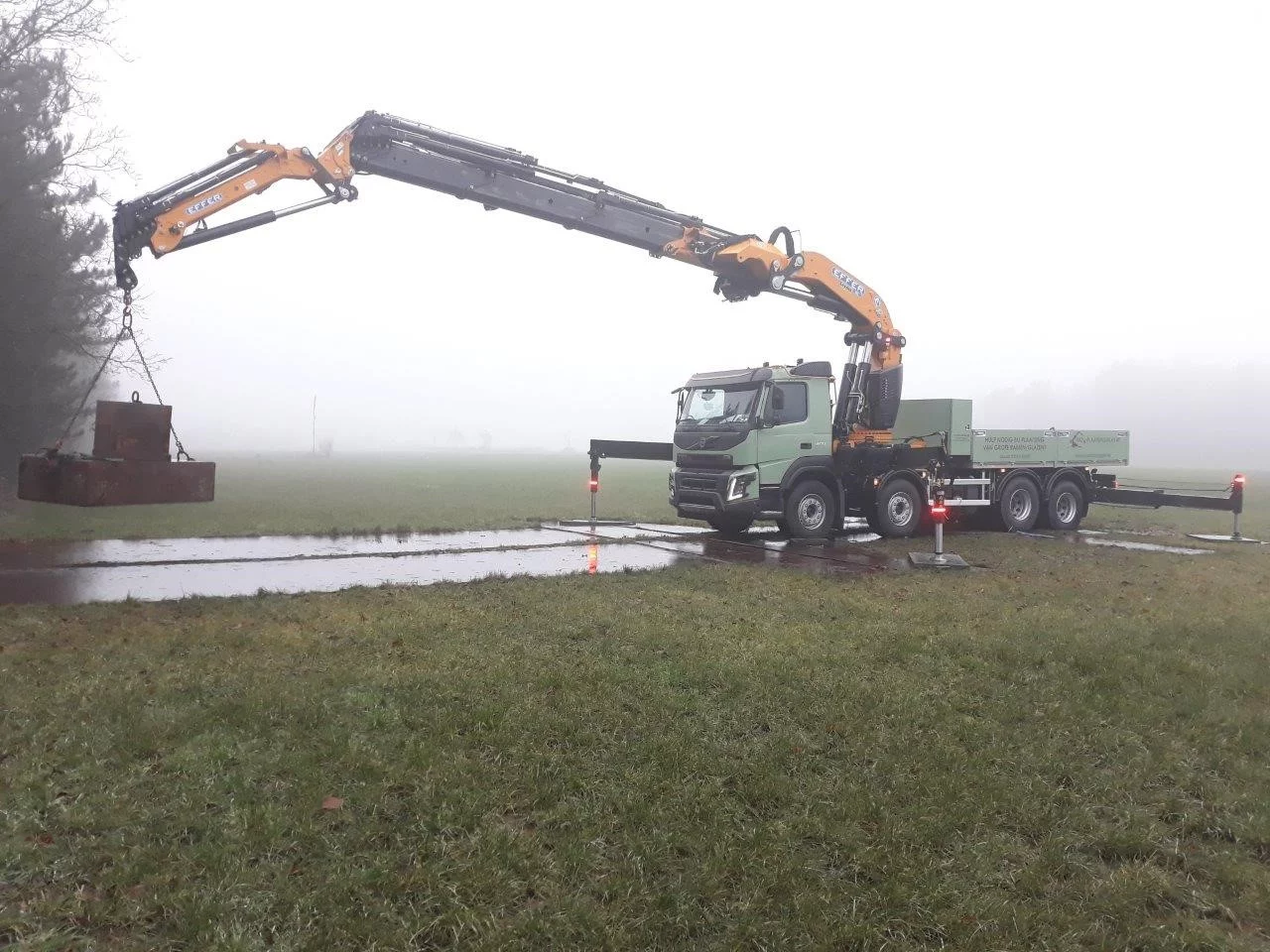 Oplevering van EFFER 955-8S + JIB 6S met V-Stab (360° stabiliteit)