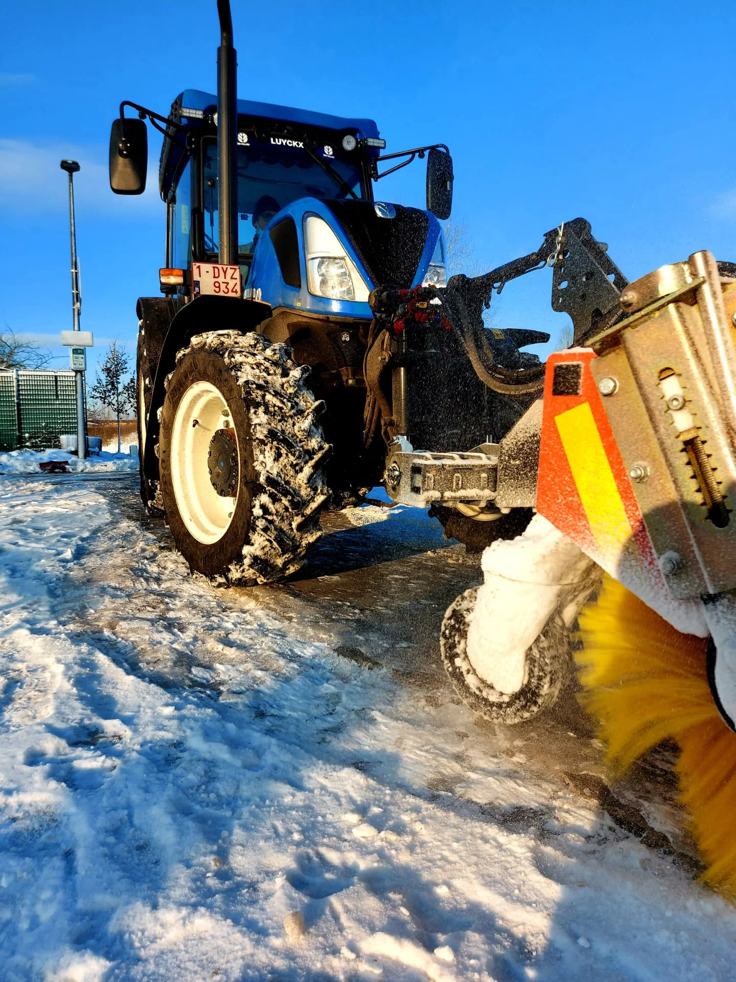 Winterdienst Stad Antwerpen met 13 New Holland tractoren