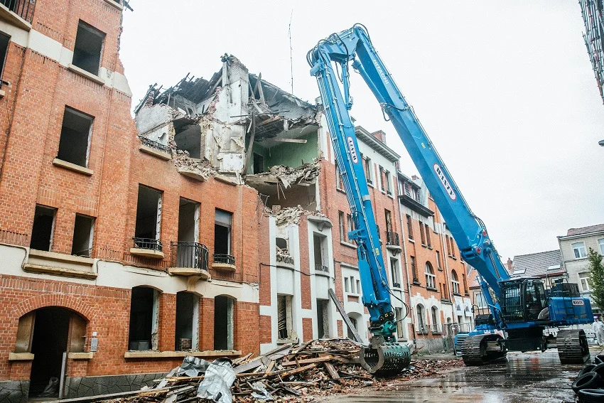 Luyckx levert Hitachi ZX490LCH-6 STC HRD sloopkraan aan Wanty