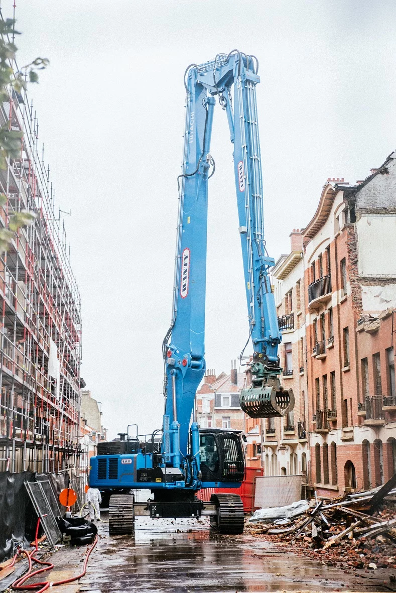 Luyckx levert Hitachi ZX490LCH-6 STC HRD sloopkraan aan Wanty