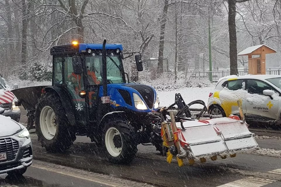 Winterdienst Stad Antwerpen met 13 New Holland tractoren