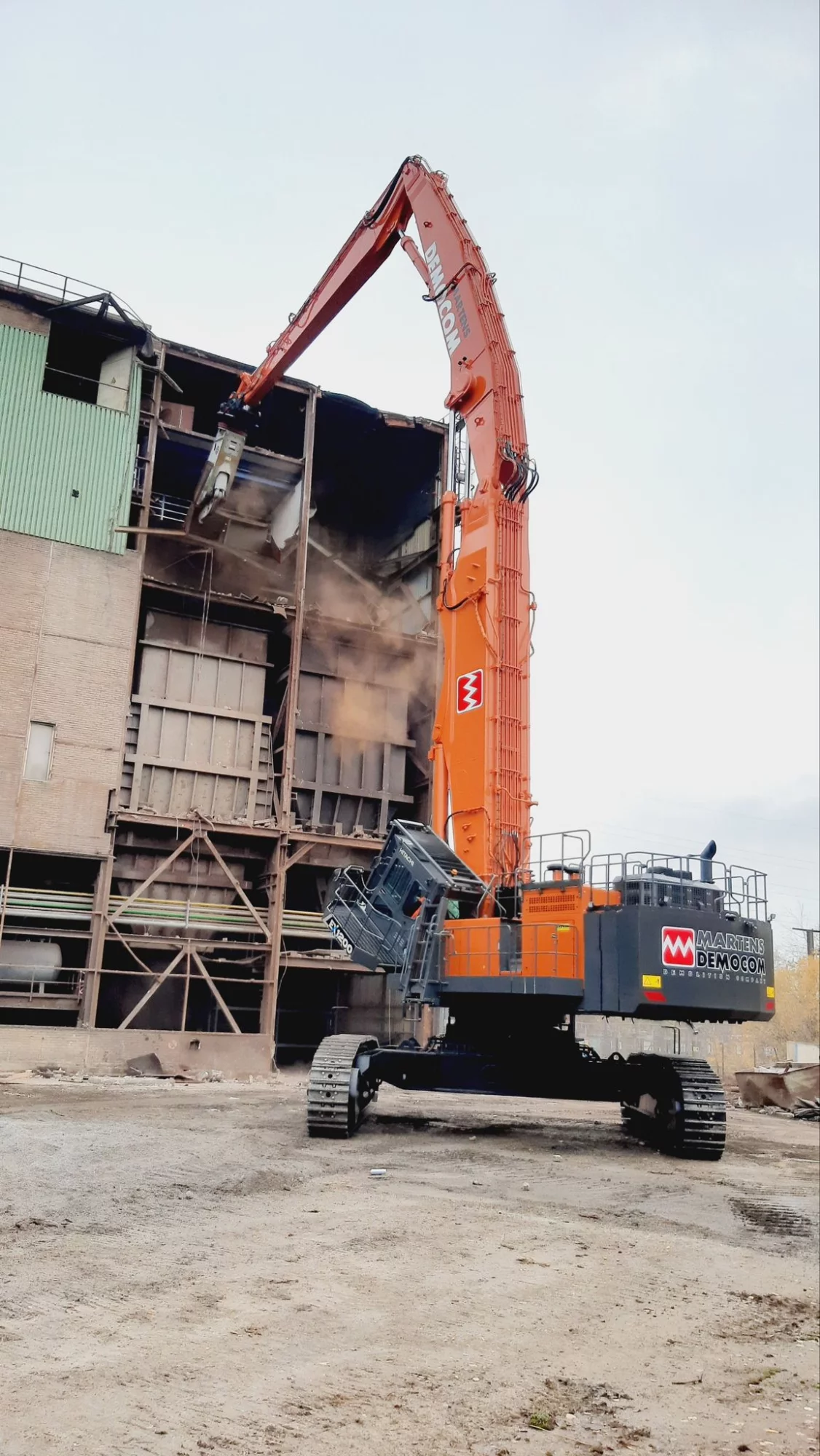 Martens Democom neemt EX1200-7 high demolition in dienst