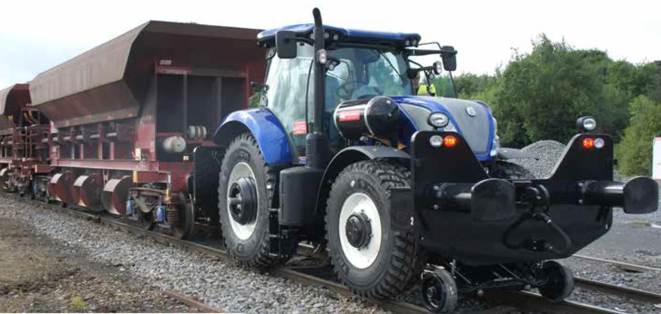 Trekker op het spoor - de NEW HOLLAND Locotractor