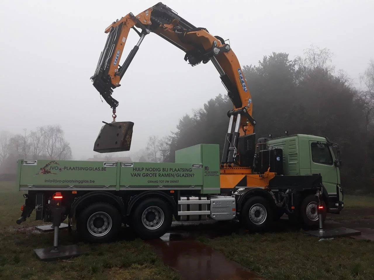 Oplevering van EFFER 955-8S + JIB 6S met V-Stab (360° stabiliteit)