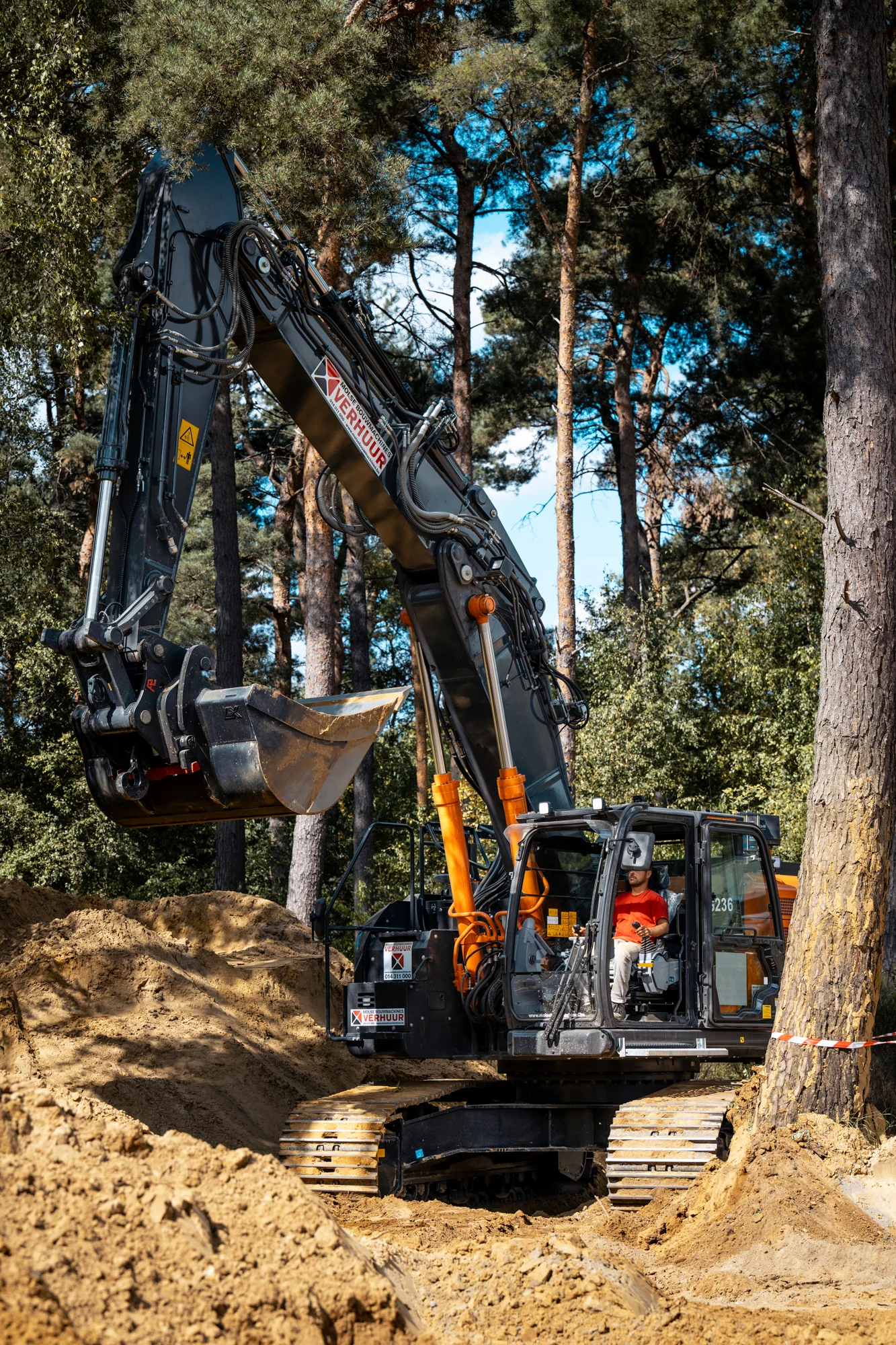 Eerste Hitachi ZX375US-7-2P geleverd aan Molse Bouwmachines