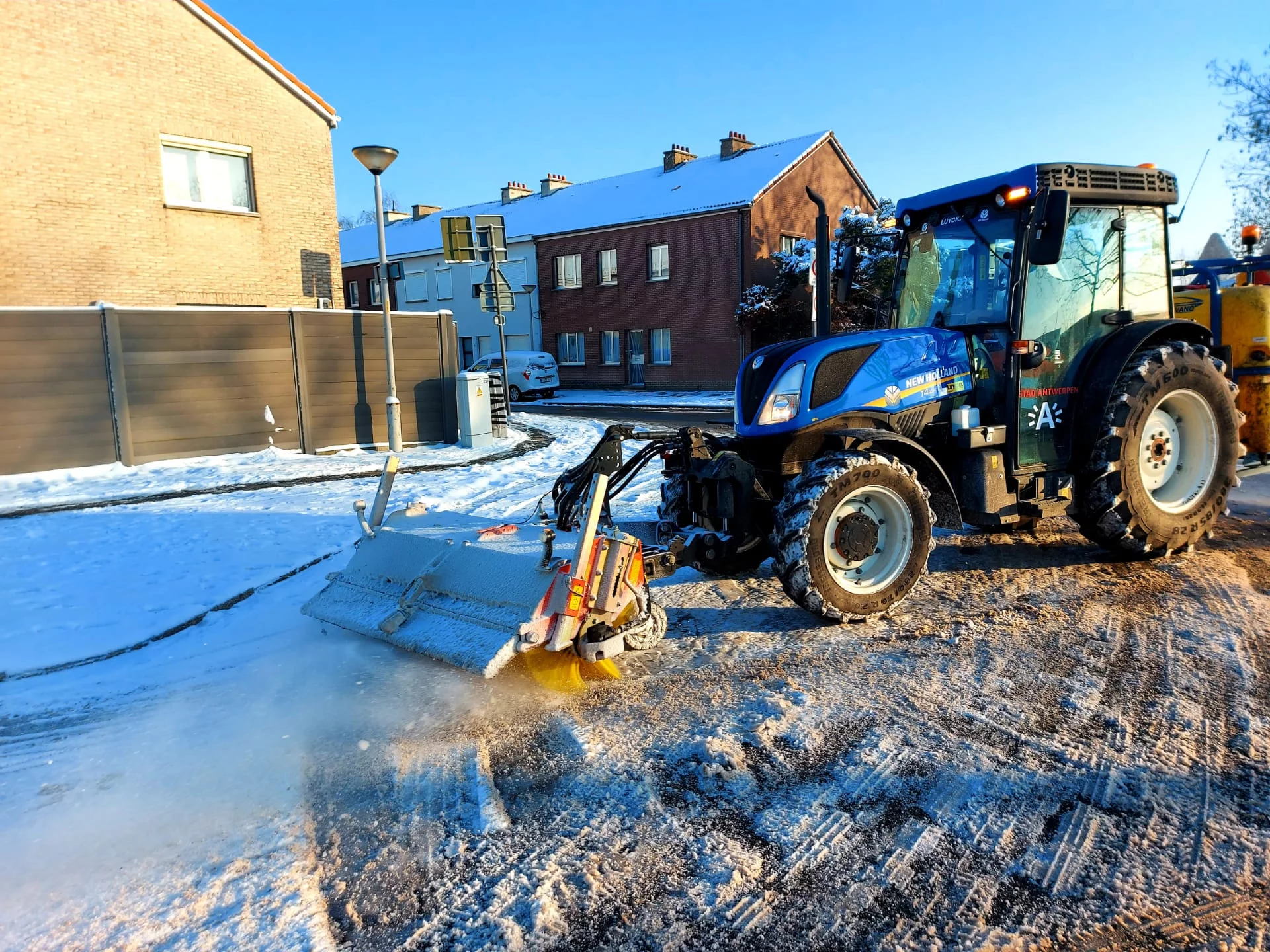 Winterdienst Stad Antwerpen met 13 New Holland tractoren