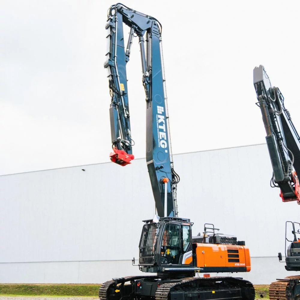 Hitachi KTEG graafmachine met hoog bereik verhoogt productiviteit bij sloopprojecten
